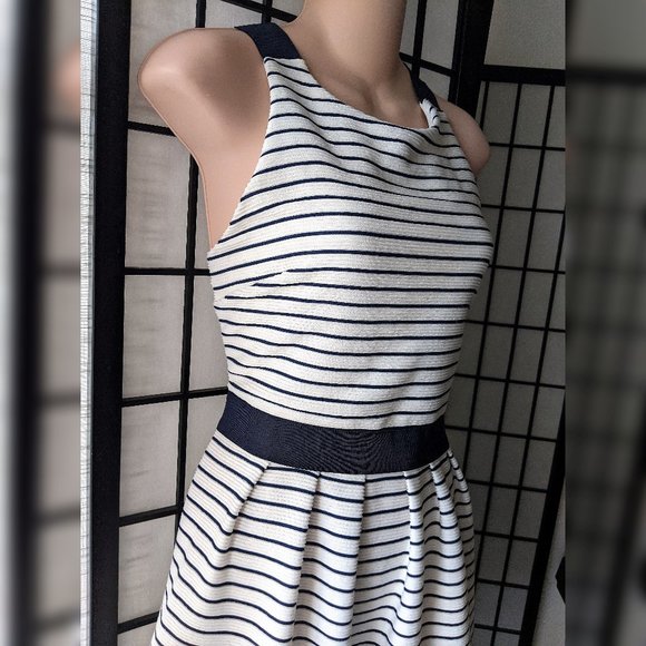 *Candies Striped Cross Back Skater Dress- Size M - Picture 3 of 6